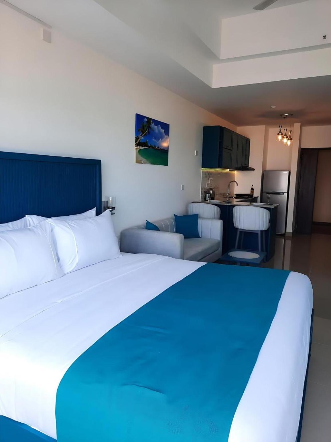 Negombo Ocean Breeze - Bliss On The Beach Luxury Apartments By Serendib Vacation Екстер'єр фото