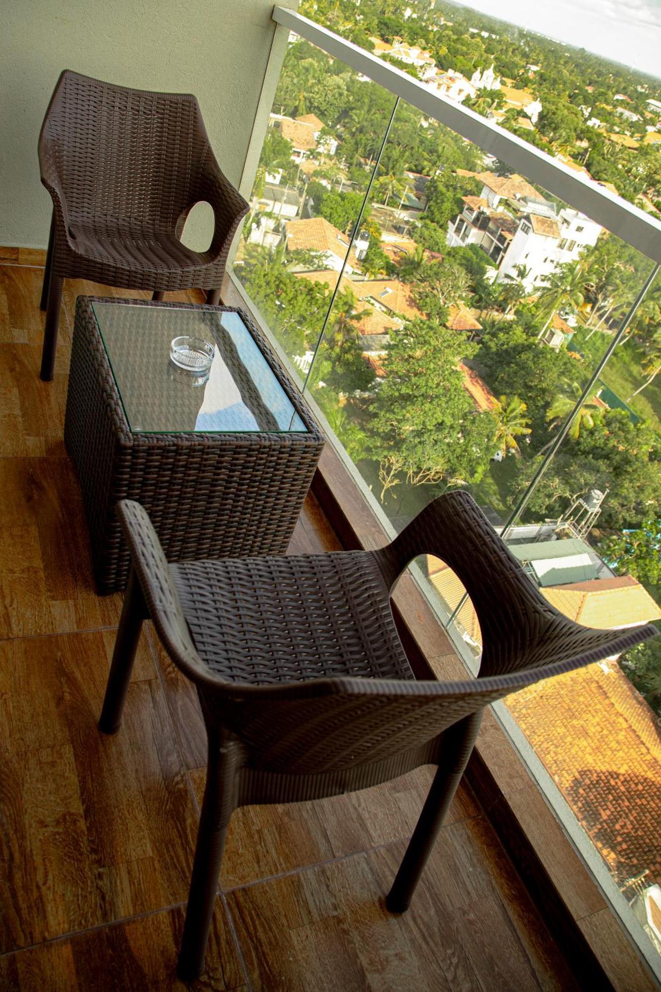 Negombo Ocean Breeze - Bliss On The Beach Luxury Apartments By Serendib Vacation Екстер'єр фото