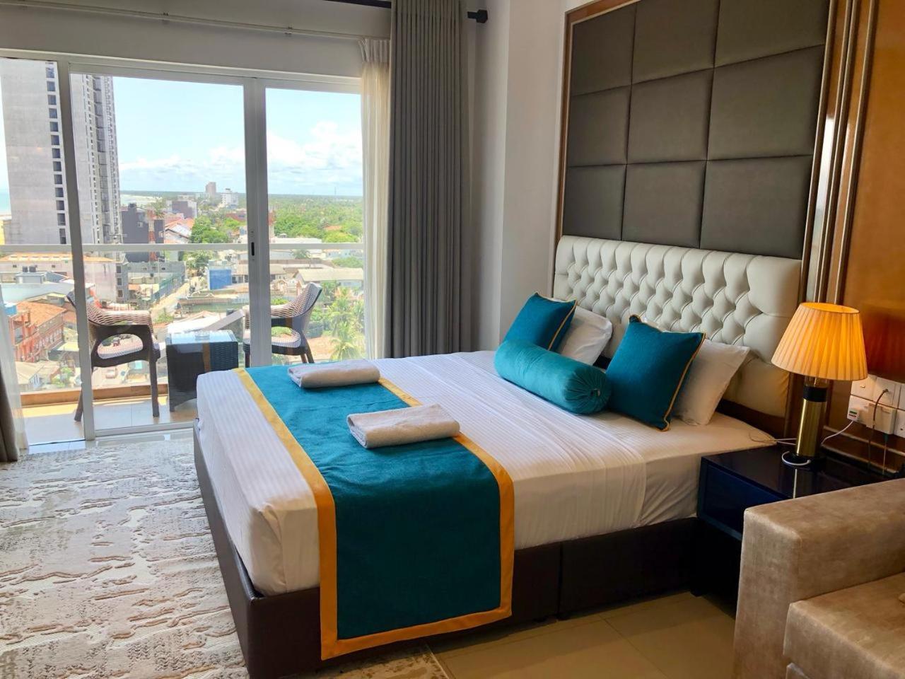 Negombo Ocean Breeze - Bliss On The Beach Luxury Apartments By Serendib Vacation Екстер'єр фото